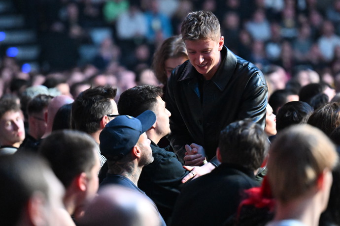 FOTO: Mišík se stačil pozdravit s přátely. – stránka 7