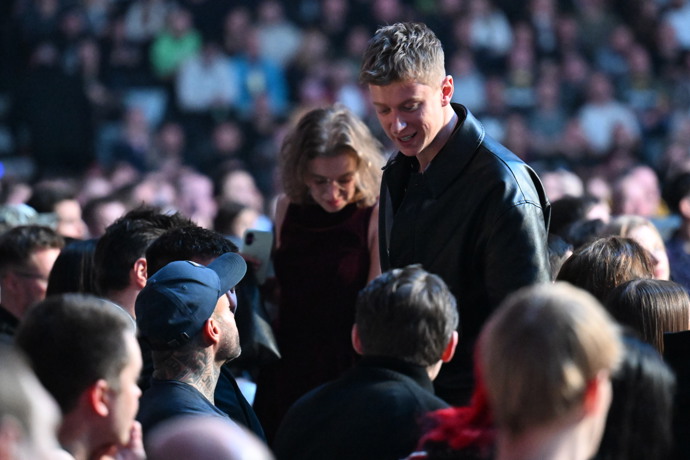 FOTO: Mišík vedl Katku skrz publikum. – stránka 5