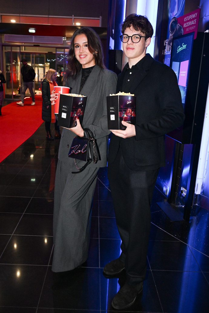 FOTO: Hokejista Kristian Nerud se svou partnerkou Karolínou Jiráskovou. – stránka 3