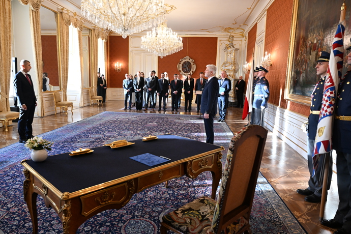 FOTO: Prezident Petr Pavel jmenoval Andreje Babiše premiérem. – stránka 21