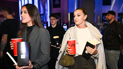 FOTO: Iva Kubelková po boku své dcery Karolíny Jiráskové a jejího partnera Kristiana Nerudy.