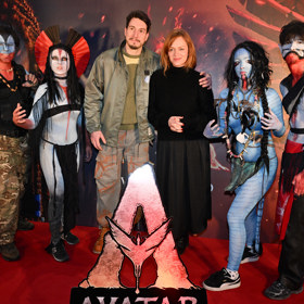 Ester Geislerová se svým snoubencem na preméře filmu Avatar 3.