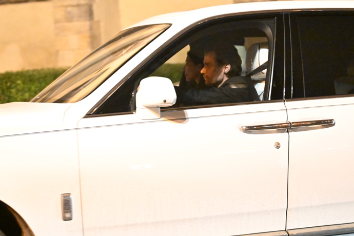 FOTO: Leoš Mareš a Monika Marešová při odjezdu. – stránka 9