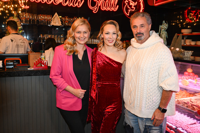 FOTO: Markéta Martiníková s Martinem Dejdarem a Monikou Žídkovou. – stránka 16