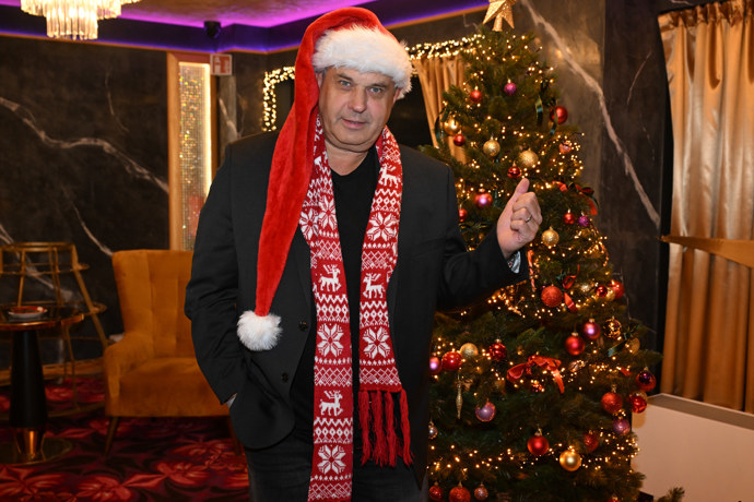 FOTO: Petr Rychlý dorazil ve vánoční náladě. – stránka 61