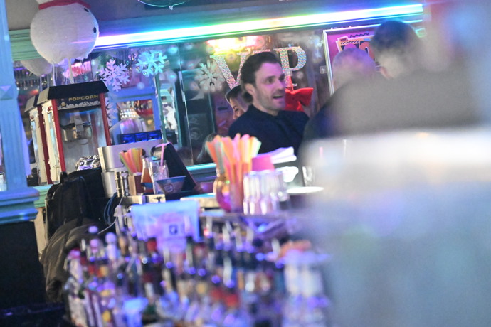 FOTO: Leoš Mareš se vrátil sám. – stránka 6