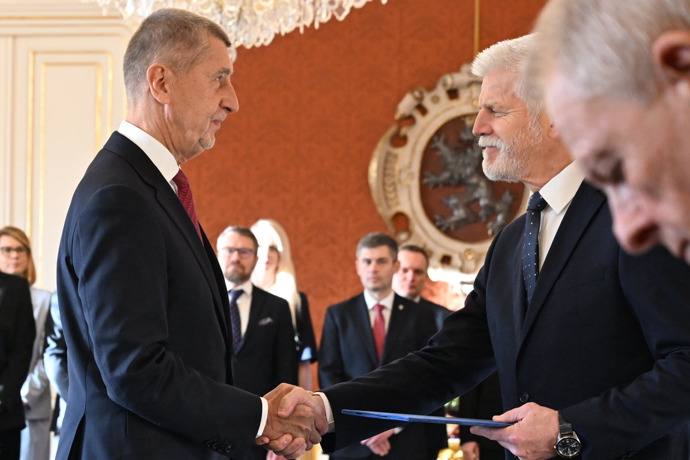 FOTO: Andrej Babiš byl jemnován premiérem. – stránka 8