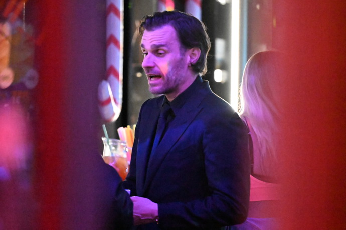 FOTO: Leoš Mareš vyprovodil manželku. – stránka 5