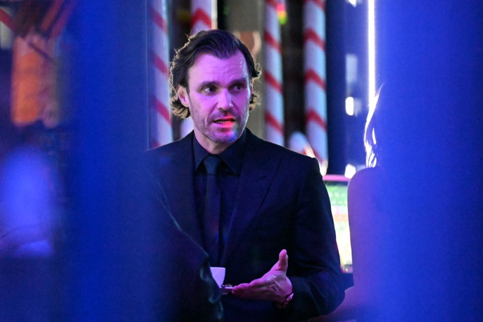 FOTO: Leoš Mareš vypadá unaveně. – stránka 2