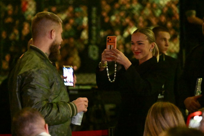 FOTO: Nela Slováková vypadá velmi zamilovaně. – stránka 2