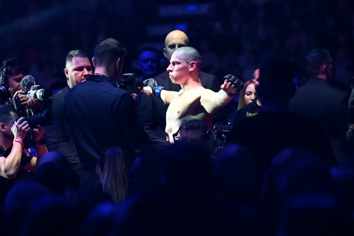 FOTO: Pavla Tótha před nástupem do klece přemohly emoce. – stránka 34