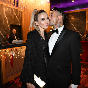 Sámer Issa políbil svou vyvolenou na tvář.