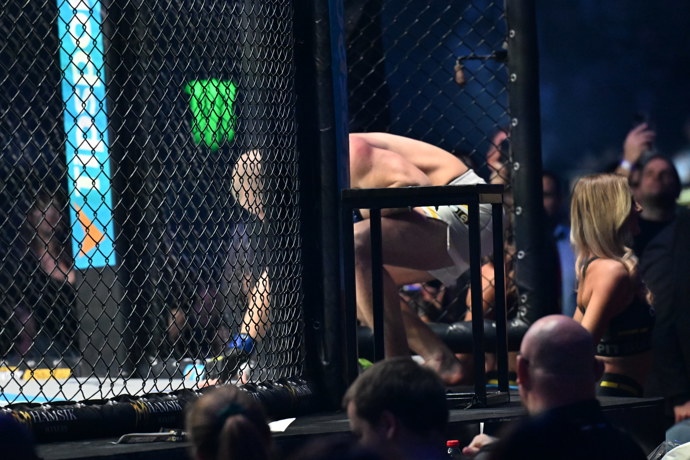 FOTO: Políbil podlahu. – stránka 19