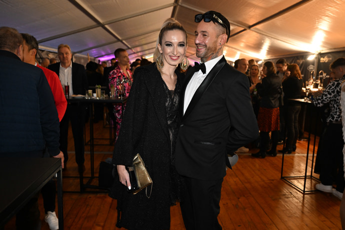 FOTO: Sámer Issa a Lucie Junková září štěstím. – stránka 103