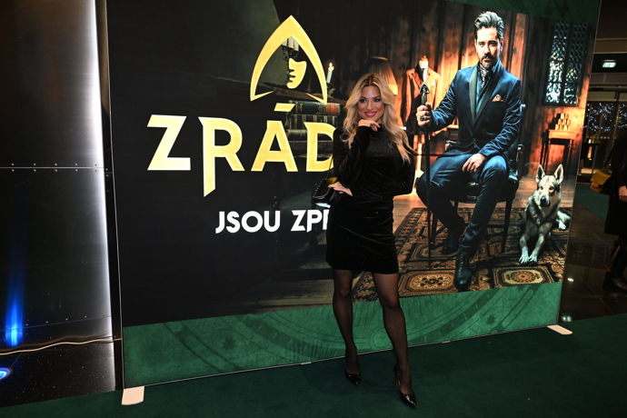 FOTO: Krásná Eva Perkausová. – stránka 10