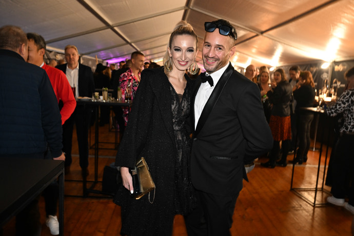 FOTO: Sámer Issa s Lucii Junkovou. – stránka 102