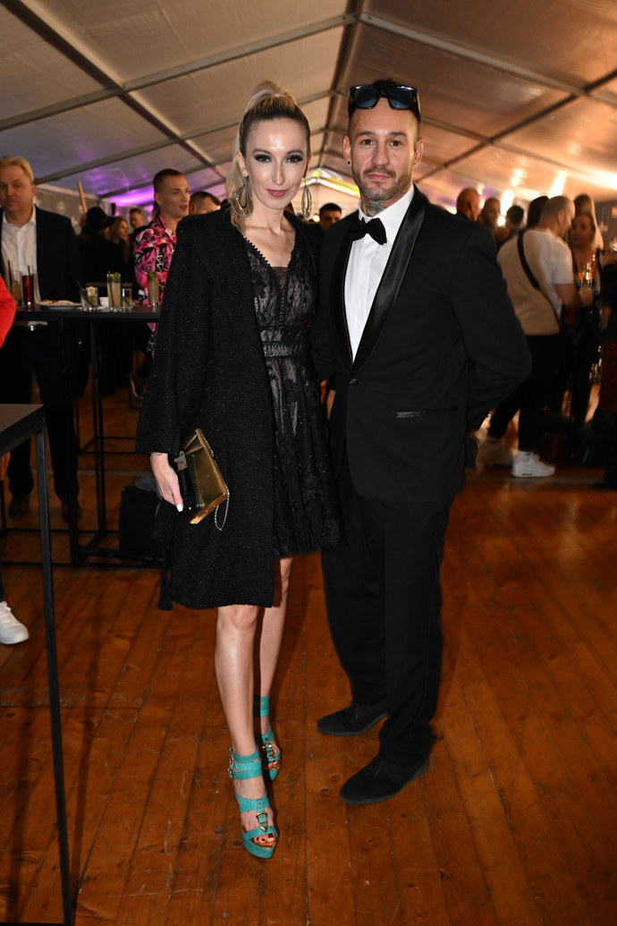 FOTO: Sámer Issa po boku krásné Lucie Junkovou. – stránka 101