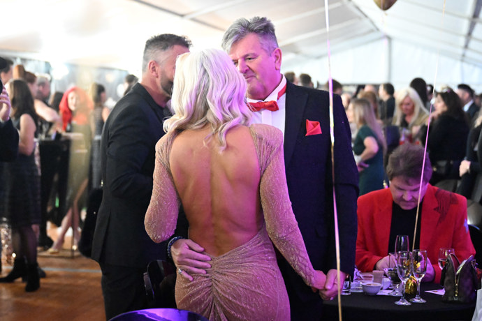 FOTO: Lenka Dragounová ukázala odhalená záda. – stránka 17