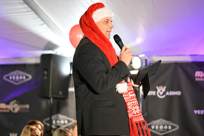 FOTO: Petr Rychlý celou akci moderoval. – stránka 58