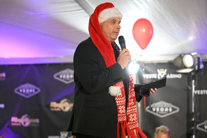 FOTO: Rychlý bavil hosty v casinu. – stránka 57