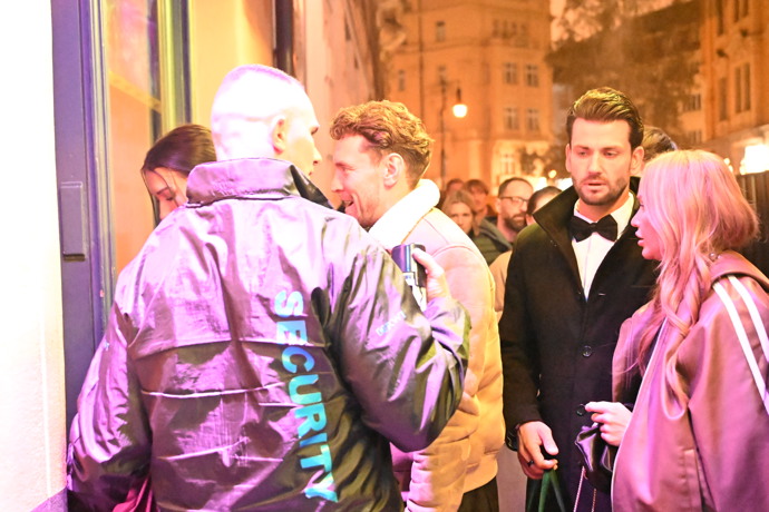 FOTO: Kar na počest Patrika Hezuckého: Dorazily desítky známých osobností. – stránka 4