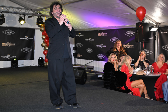 FOTO: Dávej, ber. Sagvan bavil hosty. – stránka 55