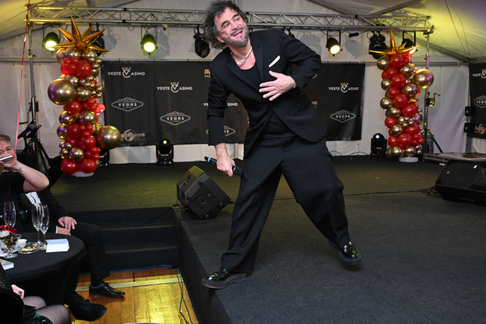 FOTO: Energický Sagvan Tofi. – stránka 48