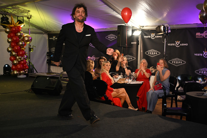 FOTO: Showmen Sagvan. – stránka 46