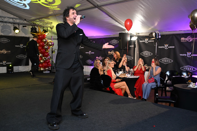 FOTO: Hudebních vystoupení bylo hned několik. – stránka 45