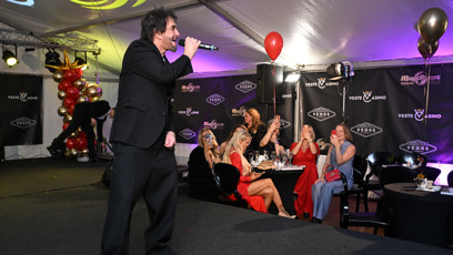 FOTO: Sagvan Tofi ovládl pódium.