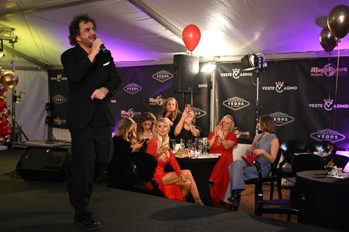 FOTO: Sagvan ukazuje že věk je jen číslo. – stránka 43