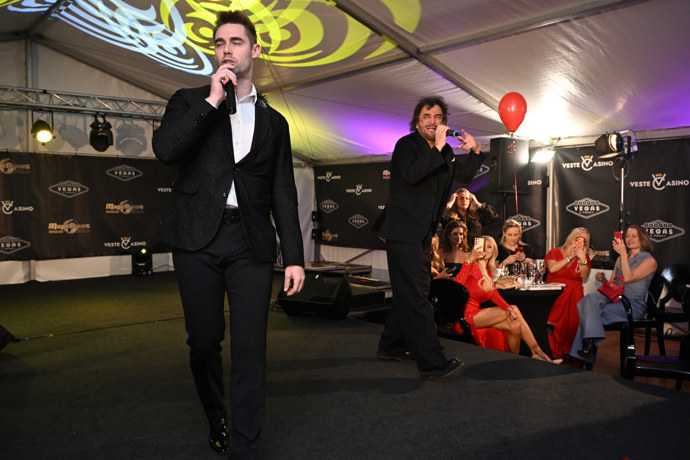 FOTO: Hudební vystoupení mělo dvě ikonické písně. – stránka 40