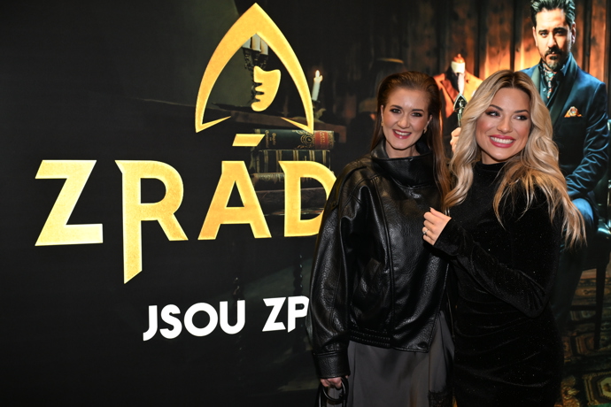 FOTO: Eva Perkausová se svou kolegyní Kristýnou Malou. – stránka 5