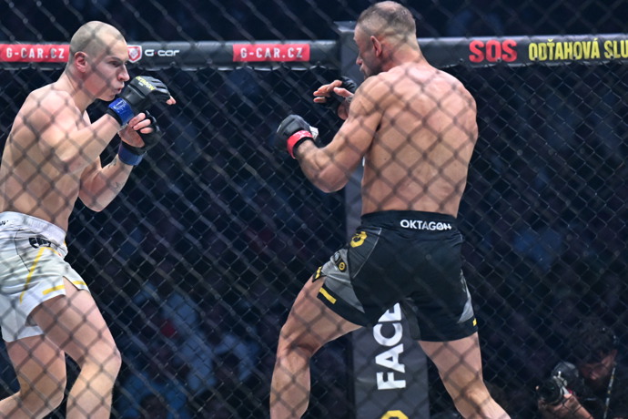 FOTO: Pavel Tóth a Ondřej Raška během zápasu. – stránka 33