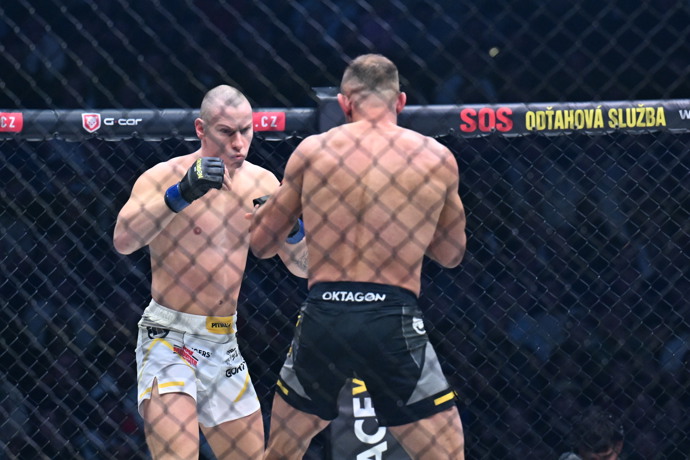 FOTO: Dokud nedostal Pája první úder, tak byl aktivní. – stránka 17