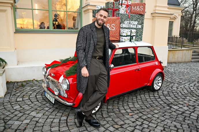 FOTO: Vincent Navrátil na vánoční večírku Marks & Spencer. – stránka 7