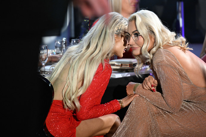 FOTO: Chvilka pro důvěrnosti. – stránka 6