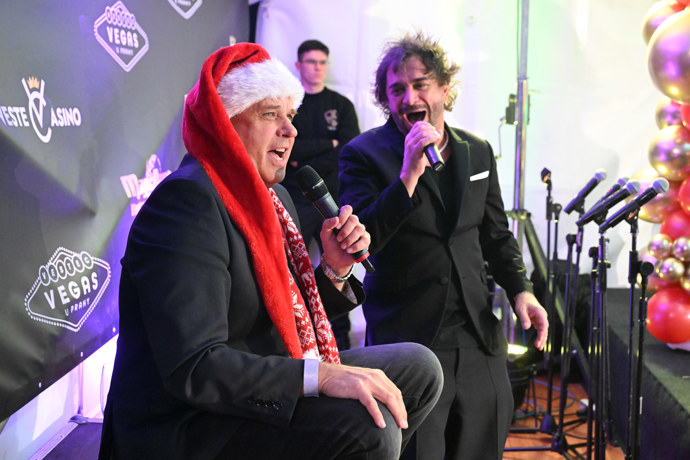 FOTO: Petr Rychlý a Sagvan Tofi zpívali. – stránka 32