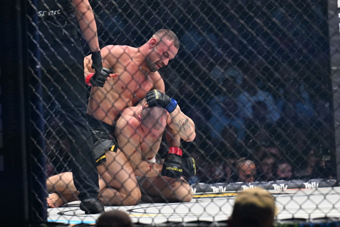 FOTO: Ondřej Raška vyhrál nad Pavlem Tóthem. – stránka 27