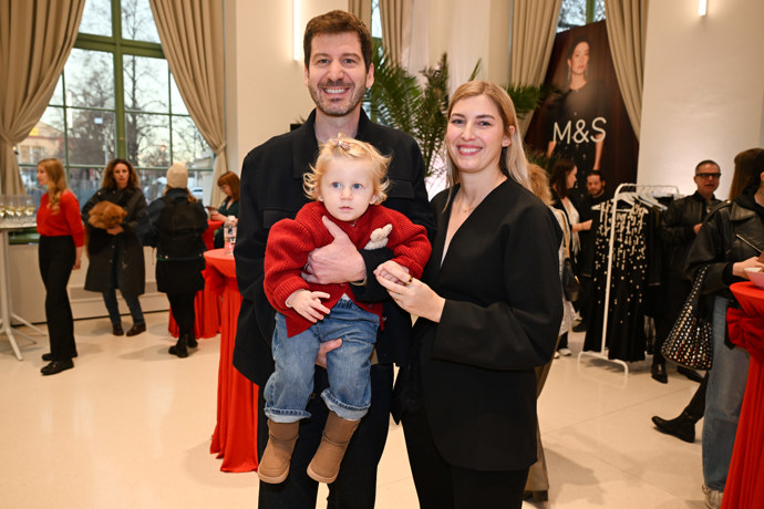 FOTO: Rodina Říbalových dorazila v dobré náladě. – stránka 17