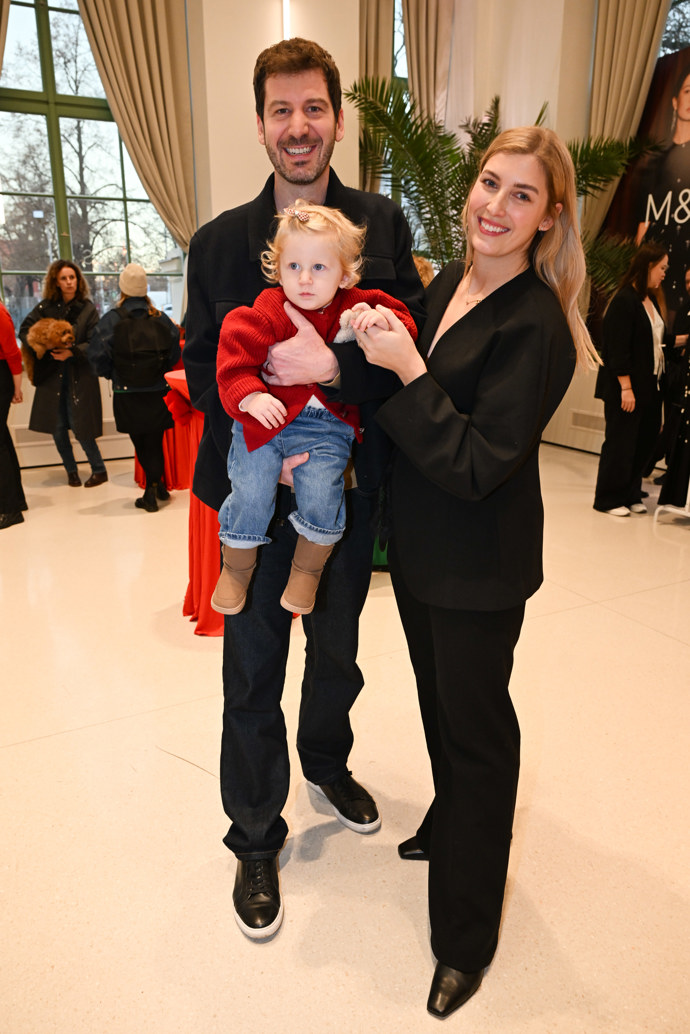 FOTO: Petr a Michaela Říbalovi se svou dcerkou Isabellou. – stránka 14