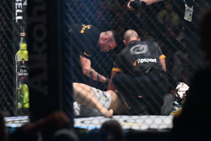 FOTO: K Pájovi se seběhli zdravotníci. – stránka 4