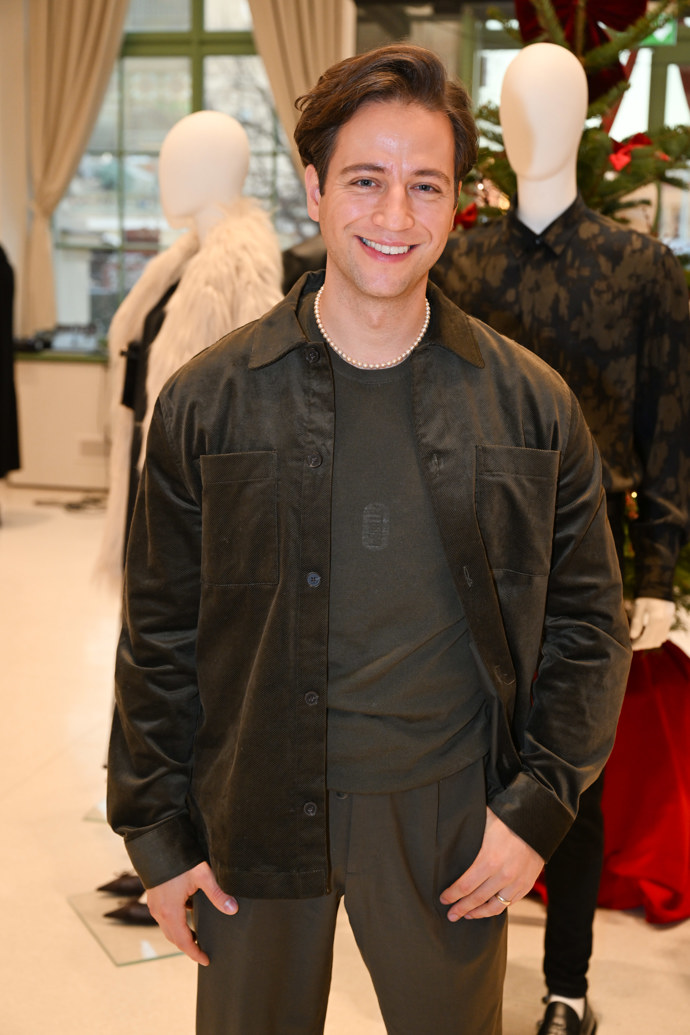 FOTO: Zpěvák Milan Peroutka. – stránka 1