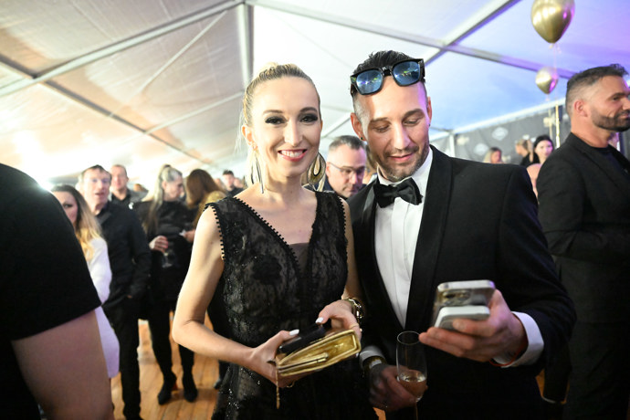 FOTO: Usměvavá Lucie Junková. – stránka 100