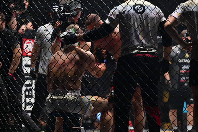 FOTO: Raška po zápase Pájovi podal ruku. – stránka 3