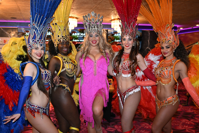 FOTO: Zuzana Gamboa. – stránka 13