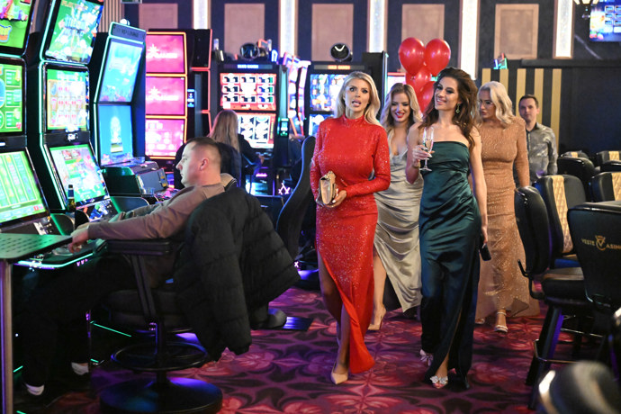 FOTO: Lenka se připojila k dámské partičce Lely. – stránka 7