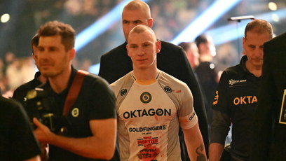 FOTO: Z klece odcházel plný emocí.