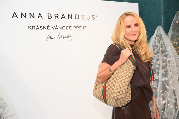 FOTO: Vendula Pizingerová. – stránka 8