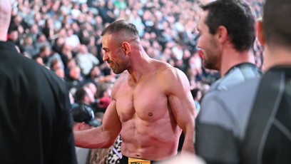 FOTO: Ondřej Raška se po zápase zdravil s fanoušky.